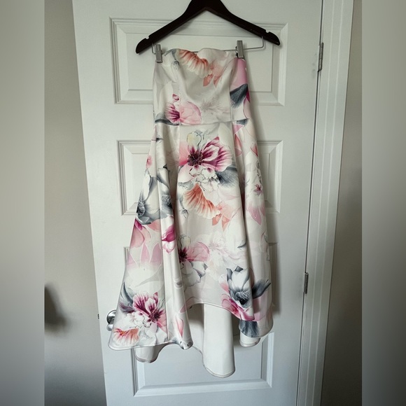 Beautiful LIPSY floral dress size 6 - Picture 1 of 3